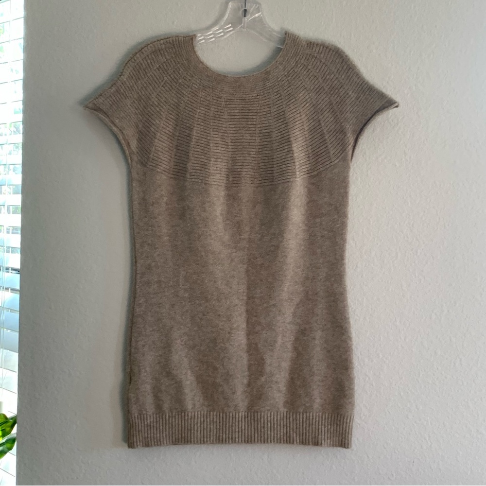 Metric Scoop Neck Short Sleeve Knit Ribbed Hem Top size Medium Viscose Blend